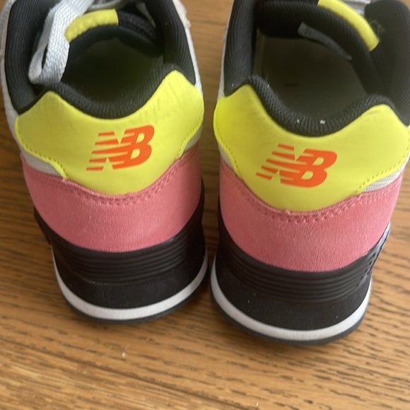 New Balance gym shoes withcushioning comfort insert - Picture 4 of 5